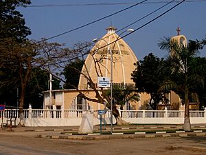 Archivo:Igreja Caxito