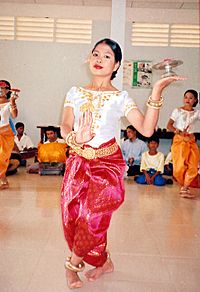 Archivo:Khmer Traditional Dancing