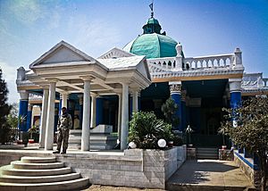 Archivo:Mausoleum of Amanullah Khan-cropped