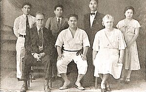 Archivo:Miyagi Chojun in Hawaii (1934 or 35)