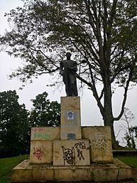 Archivo:Monumento al General Rafael Reyes Prieto, Manizales