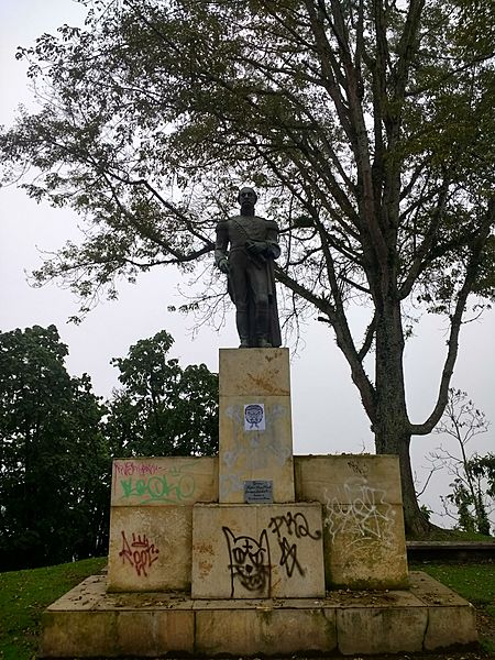 Archivo: Monumento al General Rafael Reyes Prieto, Manizales