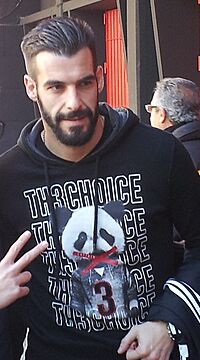 Archivo:Negredo a la porta de Mestalla