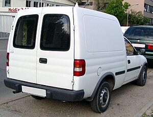 Archivo:Opel Combo rear 20080625