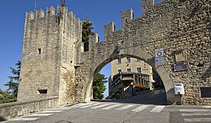 Archivo:Passo delle Streghe, 47890 Città di San Marino, San Marino - panoramio (3)
