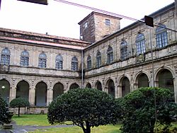 Archivo:Patio do Museo do Pobo Galego, Santiago