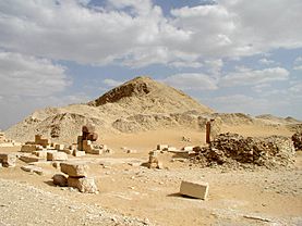 Archivo:PepiIIPyramid