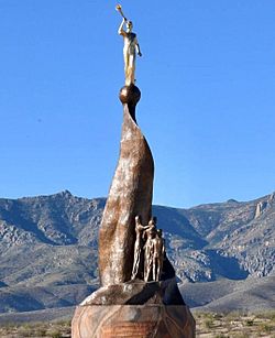 Plaza Memorial, La Mora.jpg