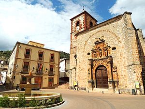 Archivo:Plaza de la Iglesia de Orcera