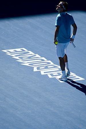 Archivo:Roger Federer at the 2010 Australian Open 04