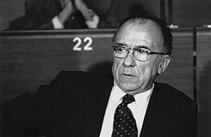 Archivo:Santiago Carrillo par Claude Truong-Ngoc 1979