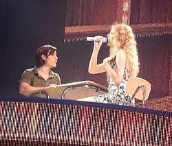 Archivo:Taylor Swift - Fearless Tour - Foxboro 07
