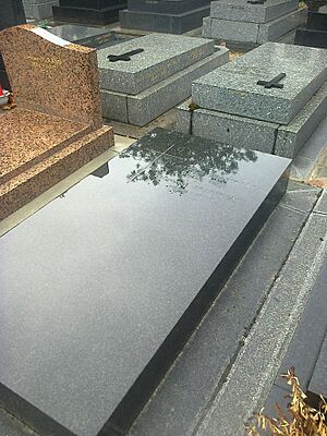 Archivo:Tombe de Claude Mauriac au cimetière du Montparnasse à Paris