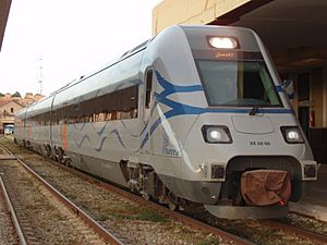 Archivo:Train Automotor diésel ZZ 2202 de la SNTF (Algérie)