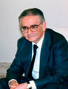 (Luis Ángel Rojo) José María Aznar recibe al gobernador del Banco de España. Pool Moncloa. 16 de mayo de 1996 (cropped).jpeg