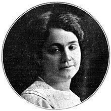 1914-02-23, La Ilustració Catalana, Les mestres pensionades a Roma (a) (cropped) Celestina Vigneaux.jpg