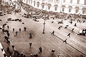 Archivo:19170704 Riot on Nevsky prosp Petrograd 3