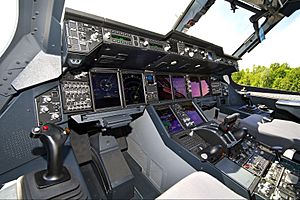 Archivo:Airbus A400M cockpit ILA2014