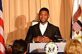 Archivo:American Artist Usher Delivers Remarks at the 2015 Kennedy Center Honors Dinner in Washington (23586745516)