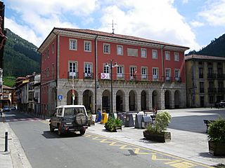 Aulestiko udaletxea, Donibane enparantza. 2015-05-28.jpg