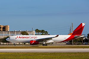 Archivo:Avianca Cargo (Tampa) Airbus A330F (13188264674)