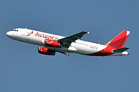 Avianca Costa Rica, N495TA, Airbus A320-233 (49593356571).jpg