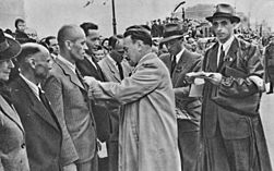Archivo:Bolesław Bierut przodownicy pracy Most Poniatowskiego