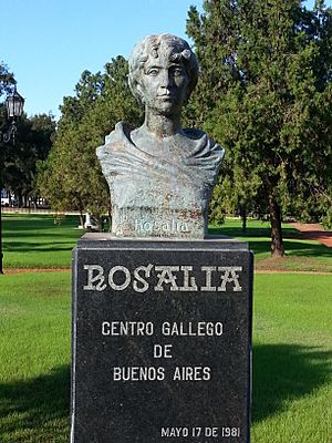 Archivo:Busto de Rosalía de Castro