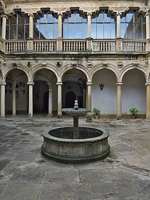 Archivo:Castillo de Canena (Canena, Jaén). Patio