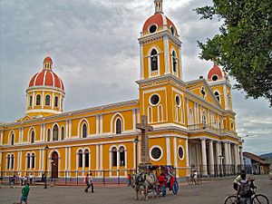 Archivo:Catedral de Granada, Nicaragua