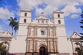 Catedral de San Miguel Arcangel en Tegucigalpa 35mm Film.jpg