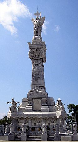Archivo:Colon Cemetery Firemen's Monument 2