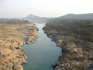 Archivo:Damodar River in its upper reaches