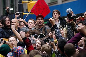 Archivo:Day 28 Occupy Wall Street Tom Morello 2011 Shankbone 6