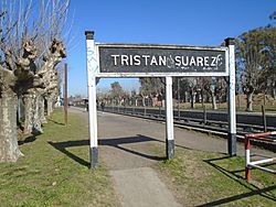 Estación Tristán Suárez, del Ferrocarril Roca, inaugurada en 1885..jpg