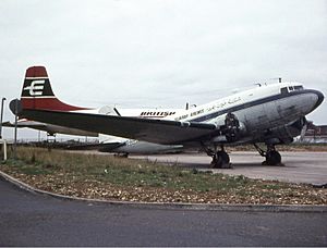 Archivo:Fujairah Airlines Douglas DC-3 Wheatley