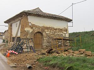 Archivo:Hermitage of Santo Cristo del Humilladero (Castrillo de Villavega) 004