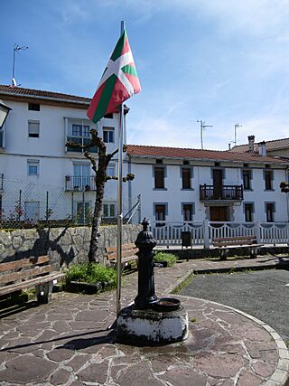 Herriko plaza, Fruniz, Bizkaia, Euskal Herria.jpg