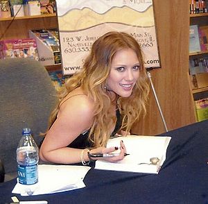 Archivo:Hilary Duff @ Book Signing