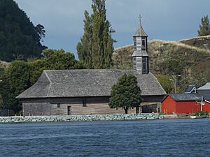 Archivo:Iglesia de San Juan, Dalcahue, Isla Grande de Chiloé, Región de Los Lagos, Chile