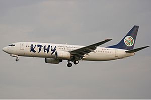 Archivo:KTHY Boeing 737-800 Ates-1