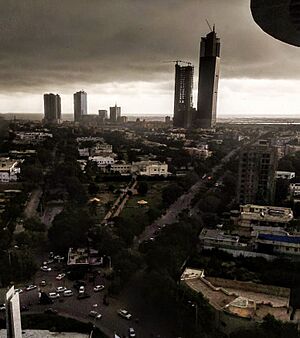 Archivo:Karachi During Moonsoon