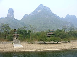 Archivo:Kartsberge am Li-Fluss