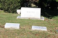 Archivo:Leslie White grave Forest Hill Cemetery