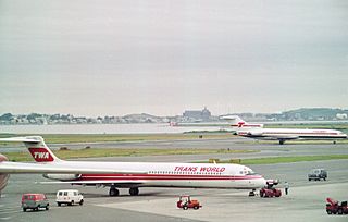 McDonnell Douglas MD-82 N954U 9054 Trans World Airlines, Boston - Logan International, USA, August 1990. (5619642079).jpg
