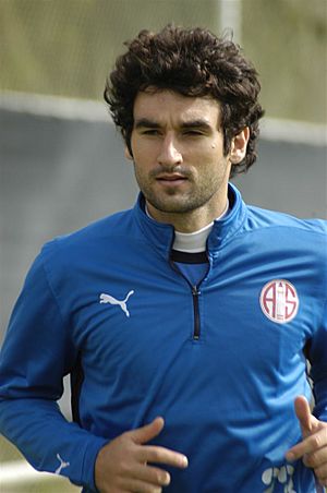 Archivo:Mile Jedinak Antalyaspor