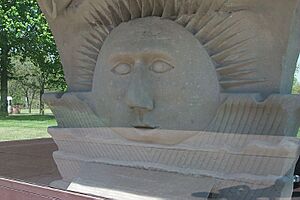 Archivo:Nauvoo Temple Sunstone 2003