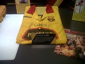 Archivo:SageoEG - BarcelonaSC Museo - camiseta 1997