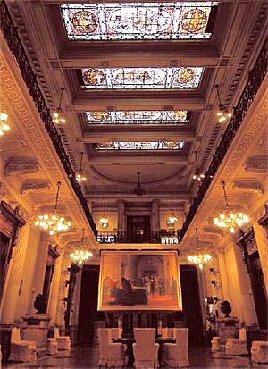 Archivo:Salón de los Pasos Perdidos