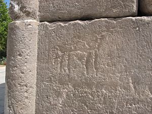 Archivo:Temple of Debod graffiti 03